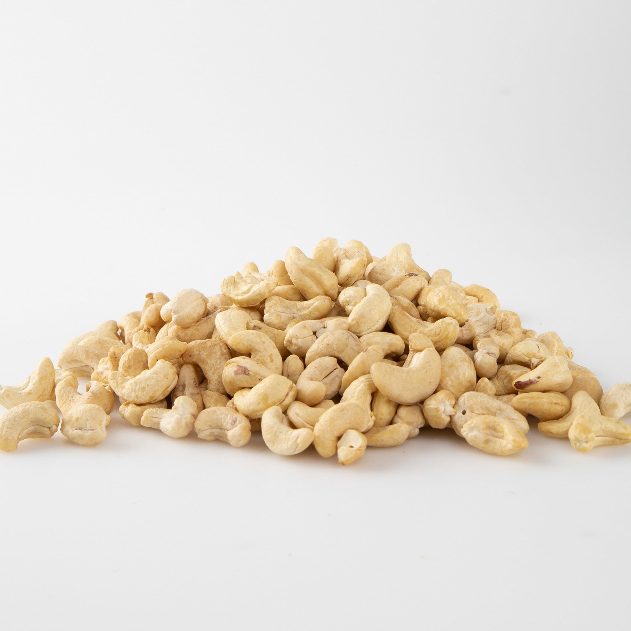 Rich and Creamy Organic Raw Cashews (Raw Nuts) - Naked Foods