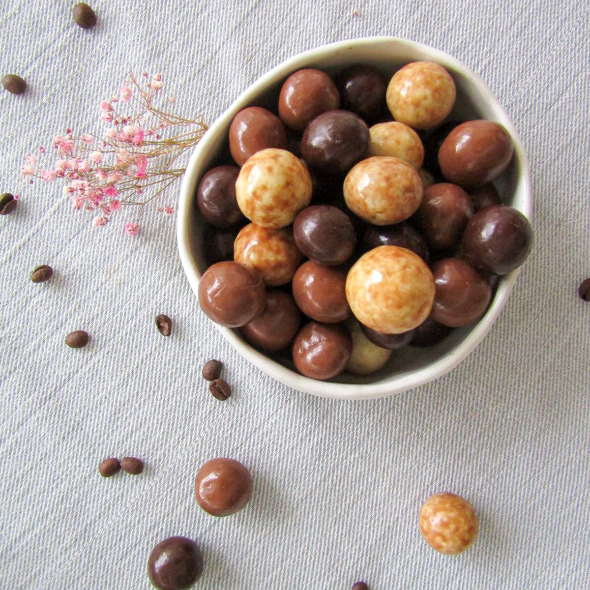 Moon Macadamia Medley (Chocolates) Image 2 - Naked Foods
